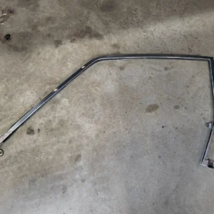 77-78 Right Door Window Surround / Frame